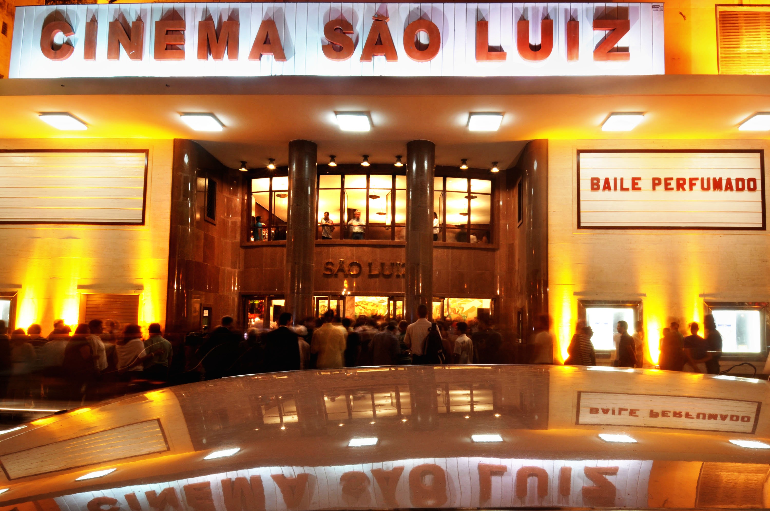 Cinema São Luiz abre os olhos - Reinauguração do Cinema São Luiz com exibição do filme Baile Perfumado (Foto: Beto Figueiroa e Santo Lima/ Divulgação)