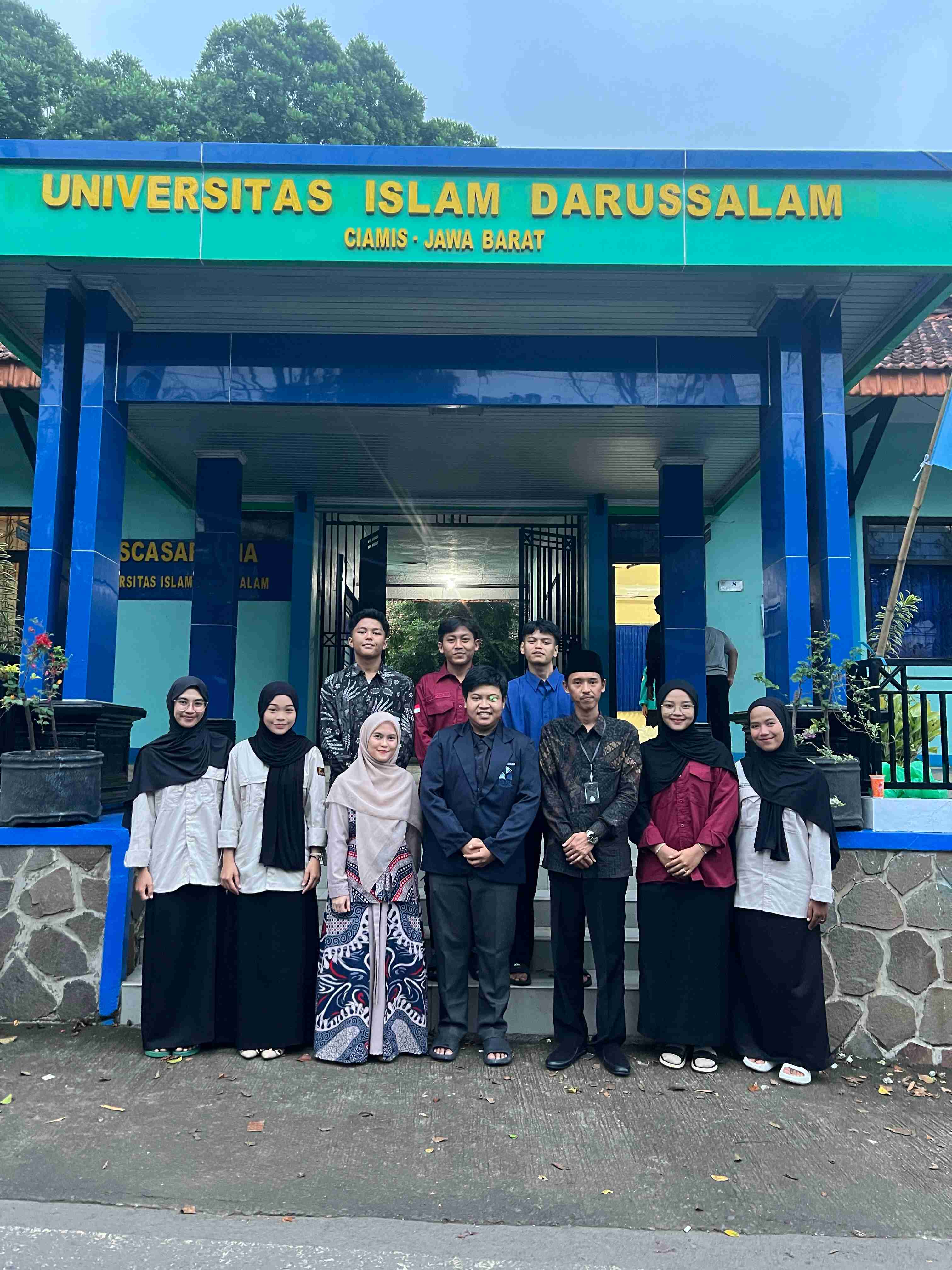 Students trying Jurumiyah.ID during a guided self-study session.