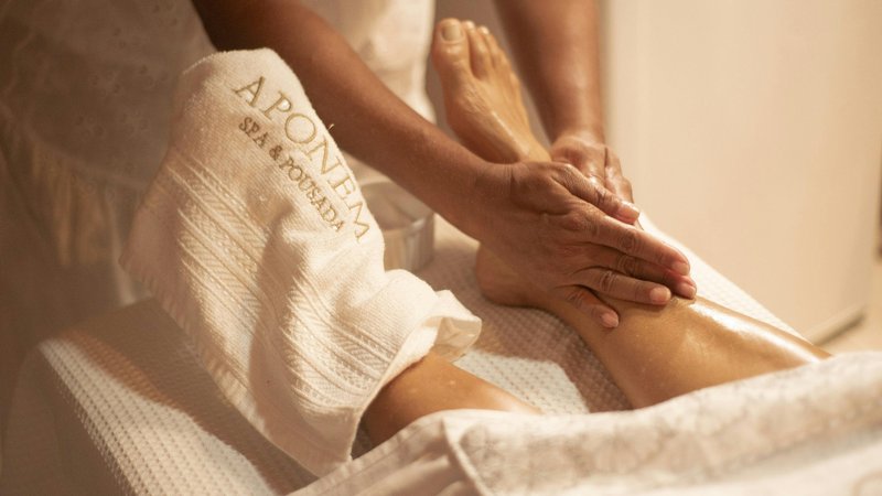 Shirodhara vs Meditation: Complementary Paths to Inner Peace - Meraki Spa Raipur