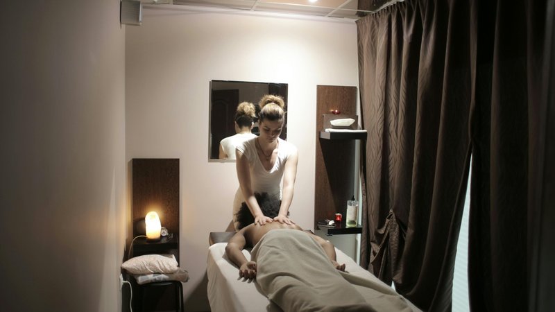 Champissage: The Seven-Step Indian Head Massage Explained - Meraki Spa Raipur