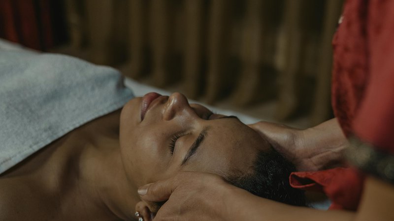Tui Na vs Shiatsu: Comparing Eastern Massage Traditions - Meraki Spa Raipur