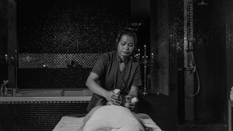 Vinotherapy vs Regular Spa Facial: What Makes Wine Treatment Special - Meraki Spa Raipur