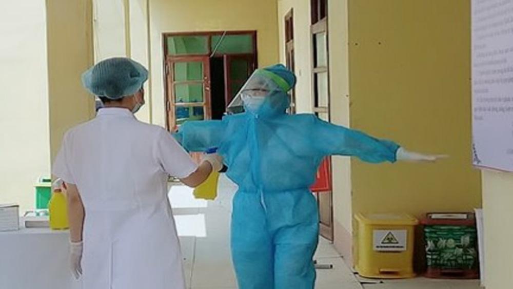 Thực hiện các biện pháp phòng, chống dịch tại khu cách ly tập trung số 1 huyện Yên Thế. Ảnh Văn Thư Thực hiện các biện pháp phòng, chống dịch tại khu cách ly tập trung số 1 huyện Yên Thế. Ảnh Văn Thư