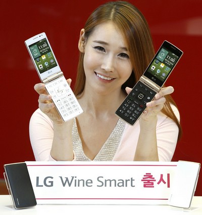 LG Wine Smart là điện thoại nắp gấp mới nhất sau 7 năm của LG