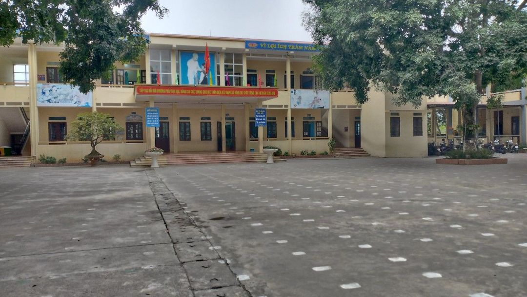 Khuôn viên trường Tiểu học Châu Khê 2