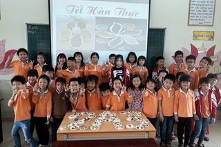 Cung_vui_voi_cac_ban_lop_2A3_truong_TH_dinh_Bang_2_tx_Tu_Son_trong_ngay_Tet_Han_thuc_86d6af06c0