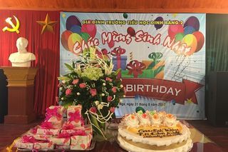 Nhung_phan_qua_nho_va_banh_sinh_nhat_da_duoc_BCH_Cd_chuan_bi_chu_dao_59c54be13c