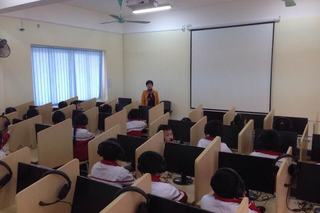 Phong_hoc_Tieng_Anh_tai_truong_TH_dinh_Bang_2_tx_Tu_Son_5f3bb00df9