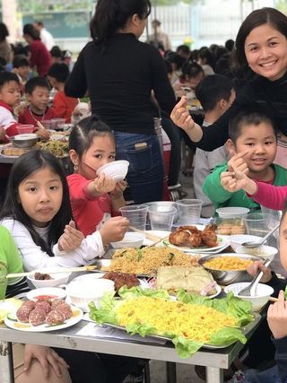 Tiec_lien_hoan_cuoi_nam_cua_cac_con