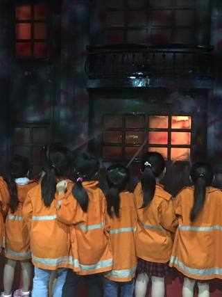 Chung_em_tap_lam_linh_cuu_hoa_cua_HS_truong_TH_dinh_Bang_2_fea453ac0e