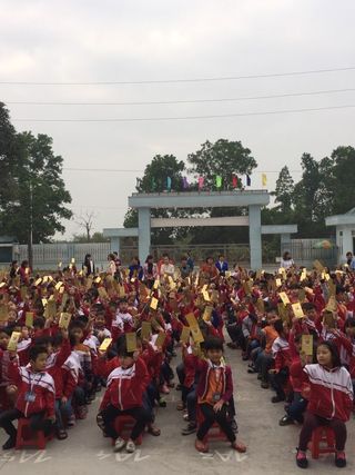 Gio_cao_bao_li_xi_may_man_va_cung_nhau_hat_bai_Happy_New_year_f198e72dd8