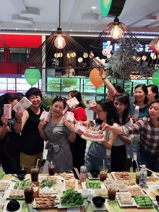 Hanh_phuc_tron_ven_voi_mon_qua_tinh_than_cua_cac_CdV_5ac8f649ad