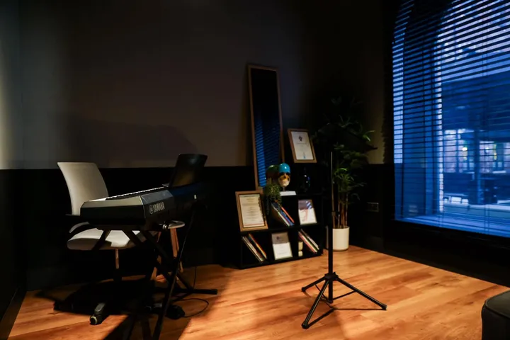 Kasia Howley's vocal coaching studio at Tileyard North, Wakefield