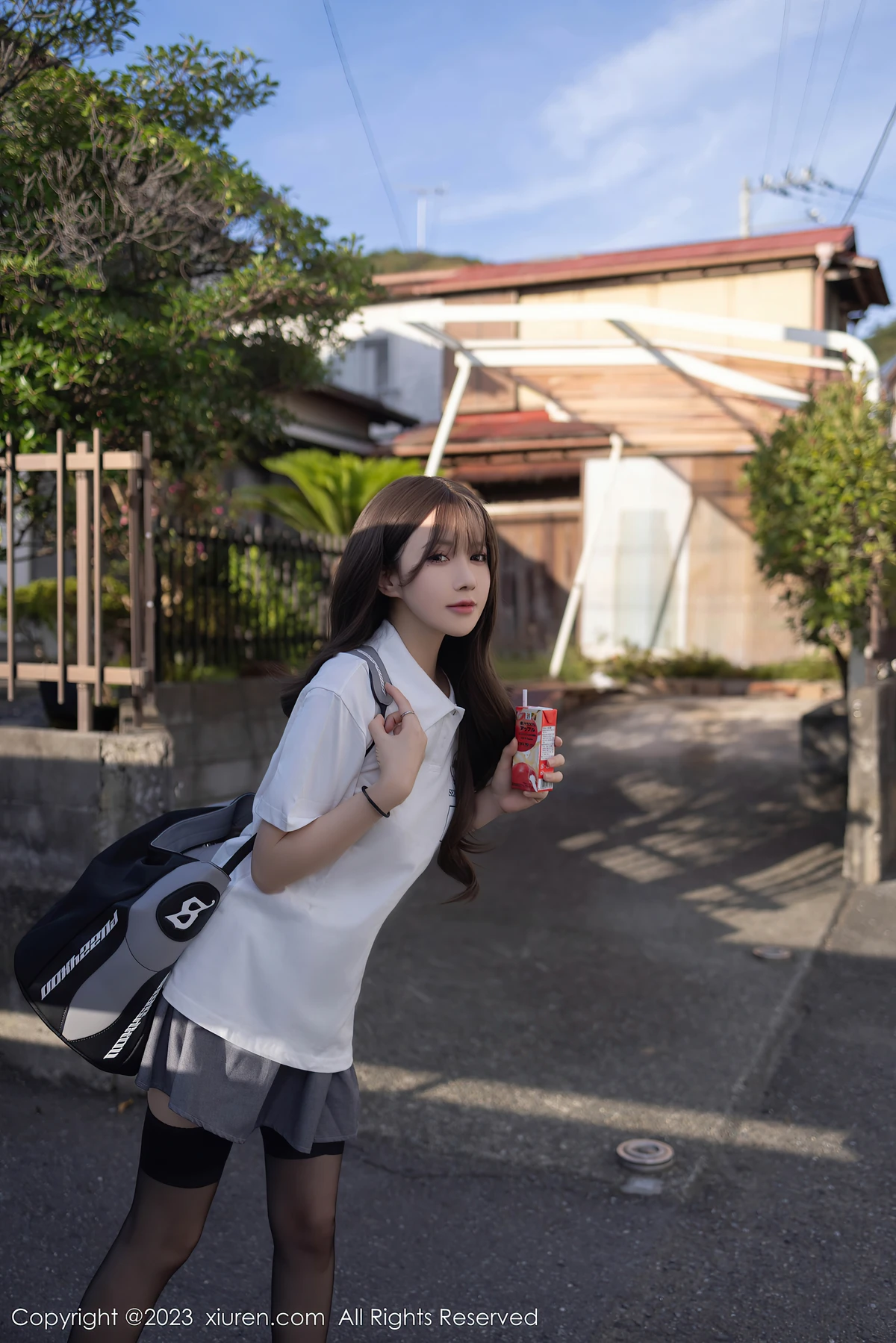 XiuRen No.7475 鱼子酱Fish 黑丝吊袜+白T短裙,DJ级魅惑写真拿捏全场! - 1