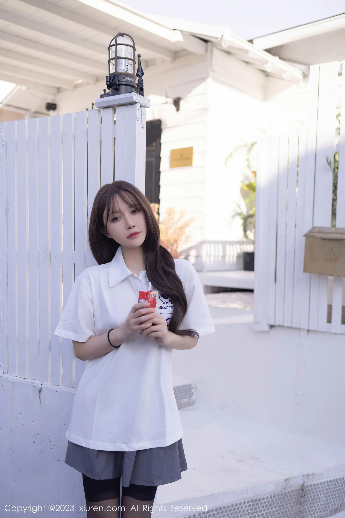 XiuRen No.7475 鱼子酱Fish 黑丝吊袜+白T短裙,DJ级魅惑写真拿捏全场! - 3