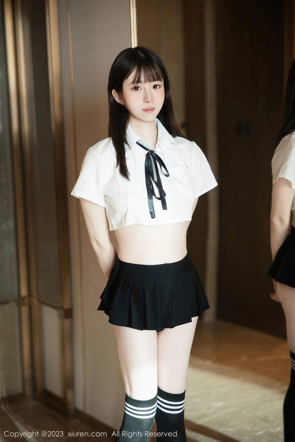 秀人网No.7534 林悠悠：短T+黑丝的纯欲杀！81P帧帧戳中少女心 - 4