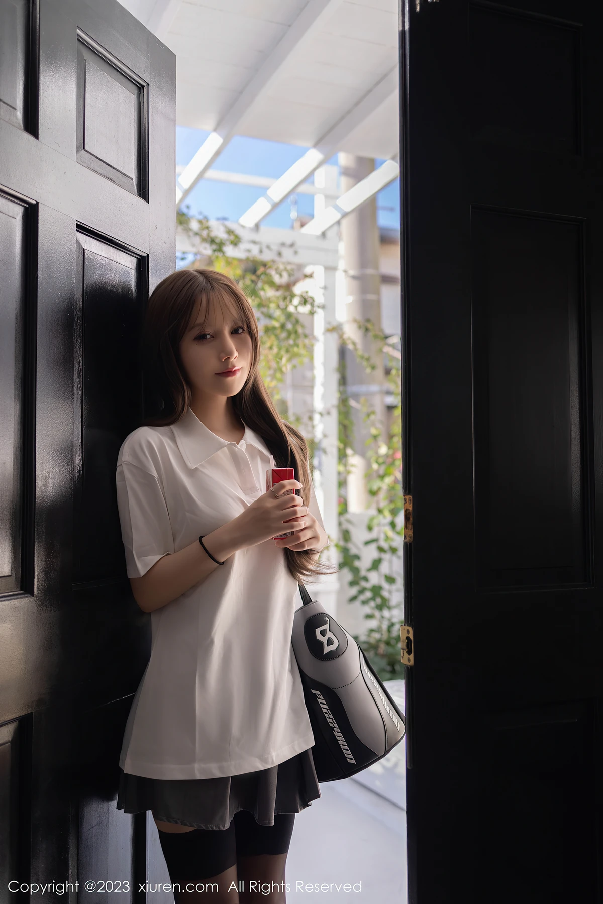 XiuRen No.7475 鱼子酱Fish 黑丝吊袜+白T短裙,DJ级魅惑写真拿捏全场! - 7