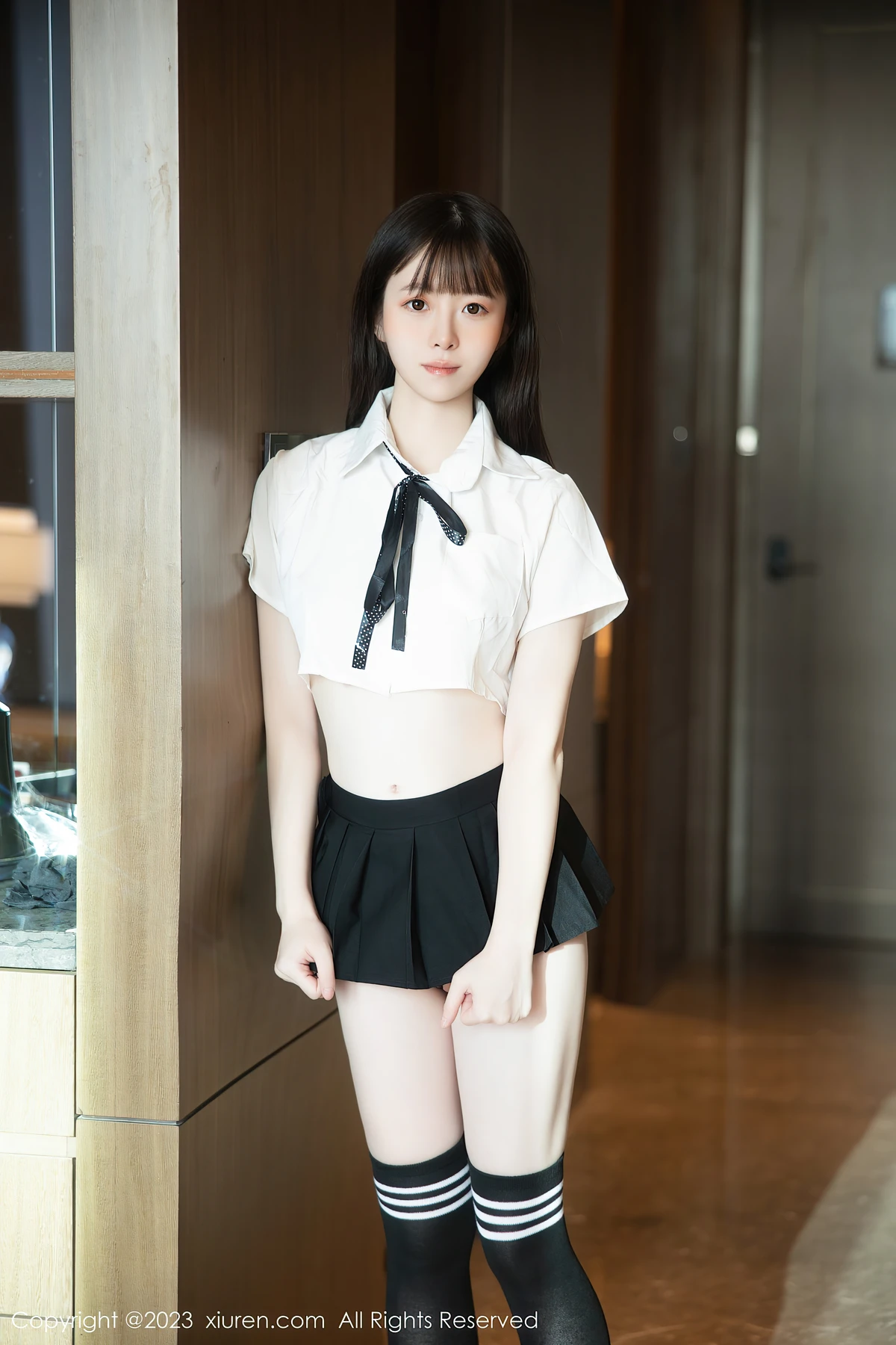 秀人网No.7534 林悠悠：短T+黑丝的纯欲杀！81P帧帧戳中少女心 - 7