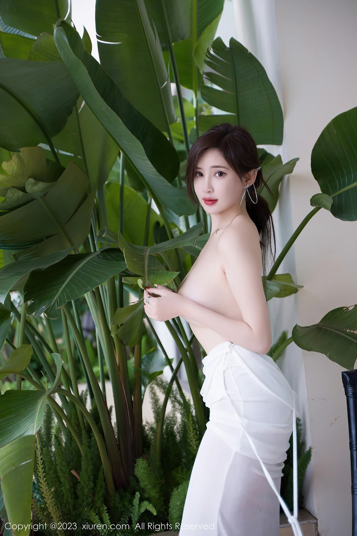 XiuRen No.7461 Carol周妍希 泳池湿身敦煌旅拍：舞蹈家的灵动性感藏在69帧里 - 1