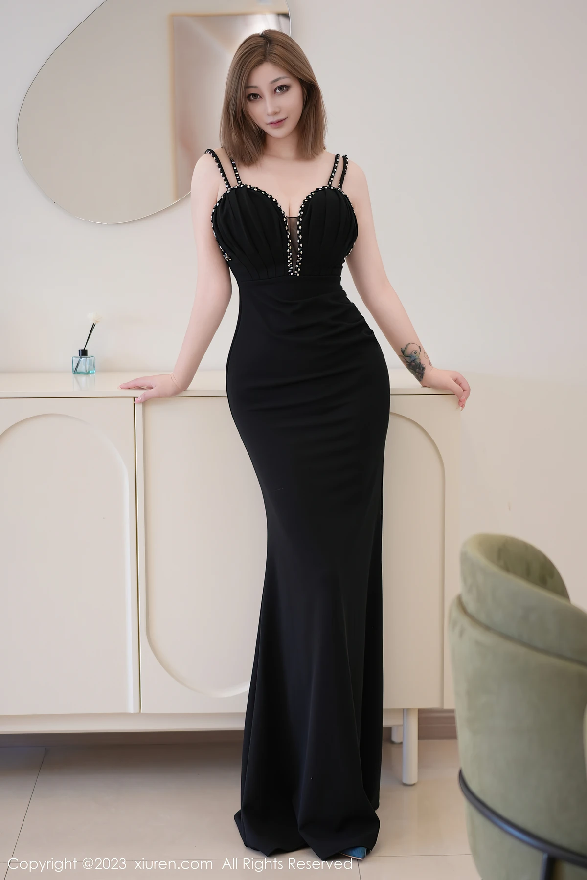 XiuRen No.7427 妲己_Toxic：60P职业魅力写真，解锁模特吸单密码！ - 2