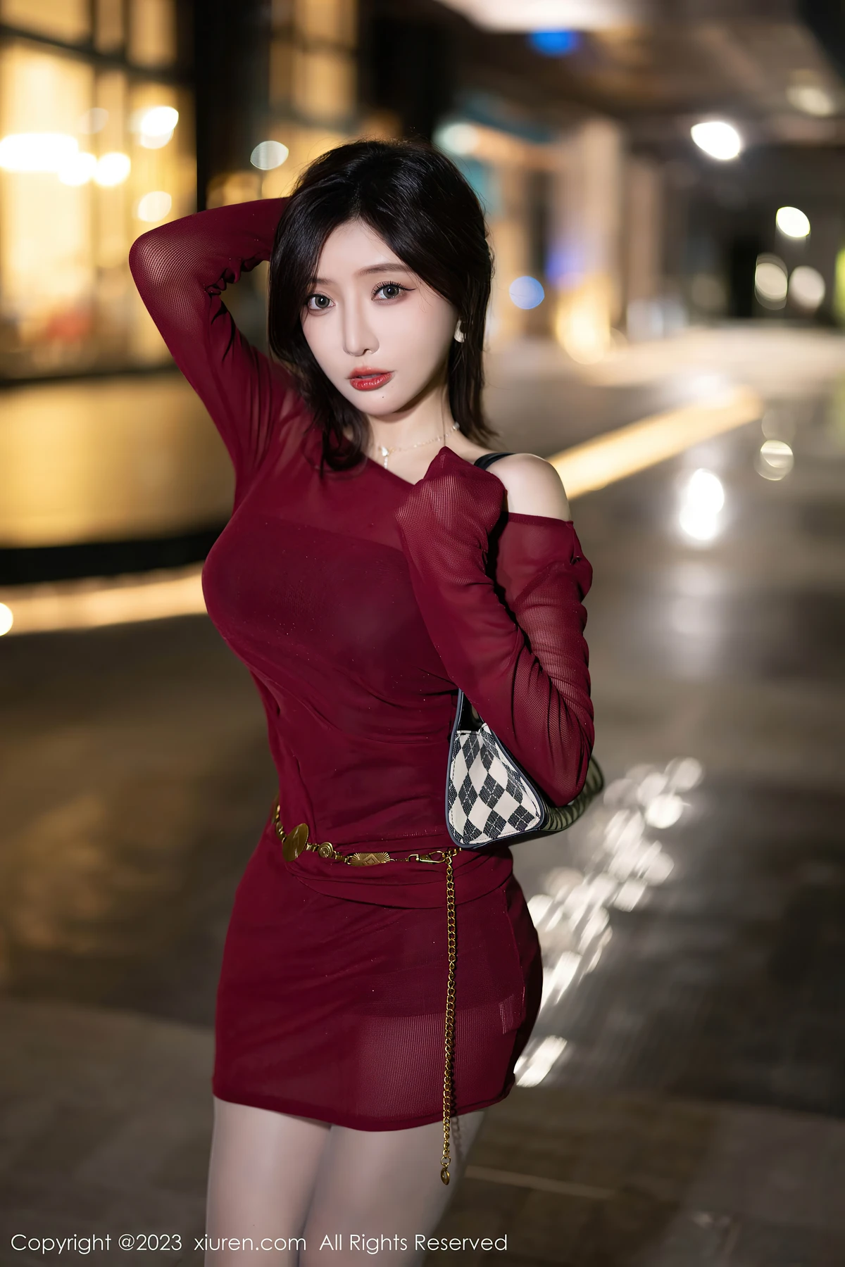 XiuRen No.7400 王馨瑶yanni安吉旅拍:红裙黑丝+魅惑内搭,解锁御姐级魅力暴击 - 4