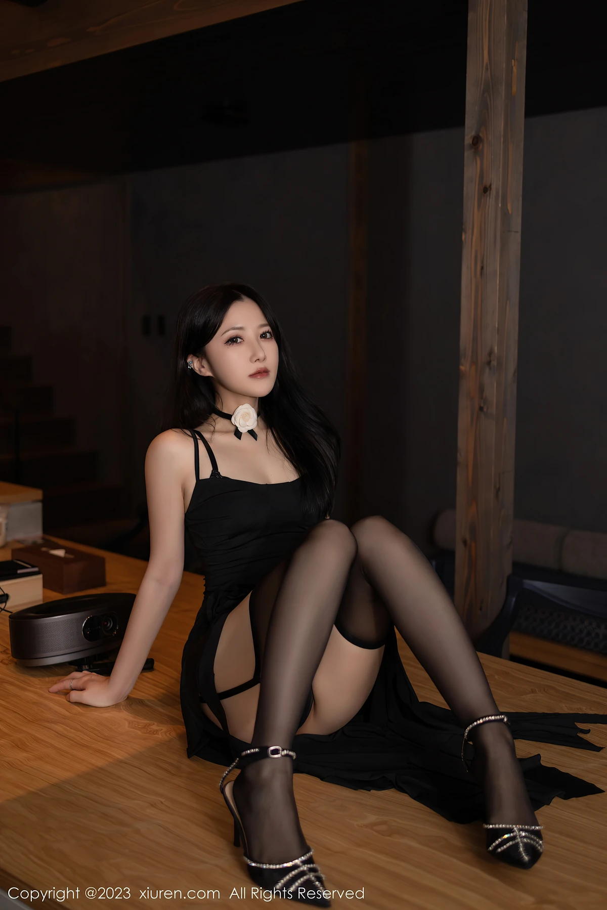 XiuRen No.7460 鱼子酱Fish日本旅拍：黑丝吊带裙藏不住的魅惑曲线，81P足量放送！ - 4