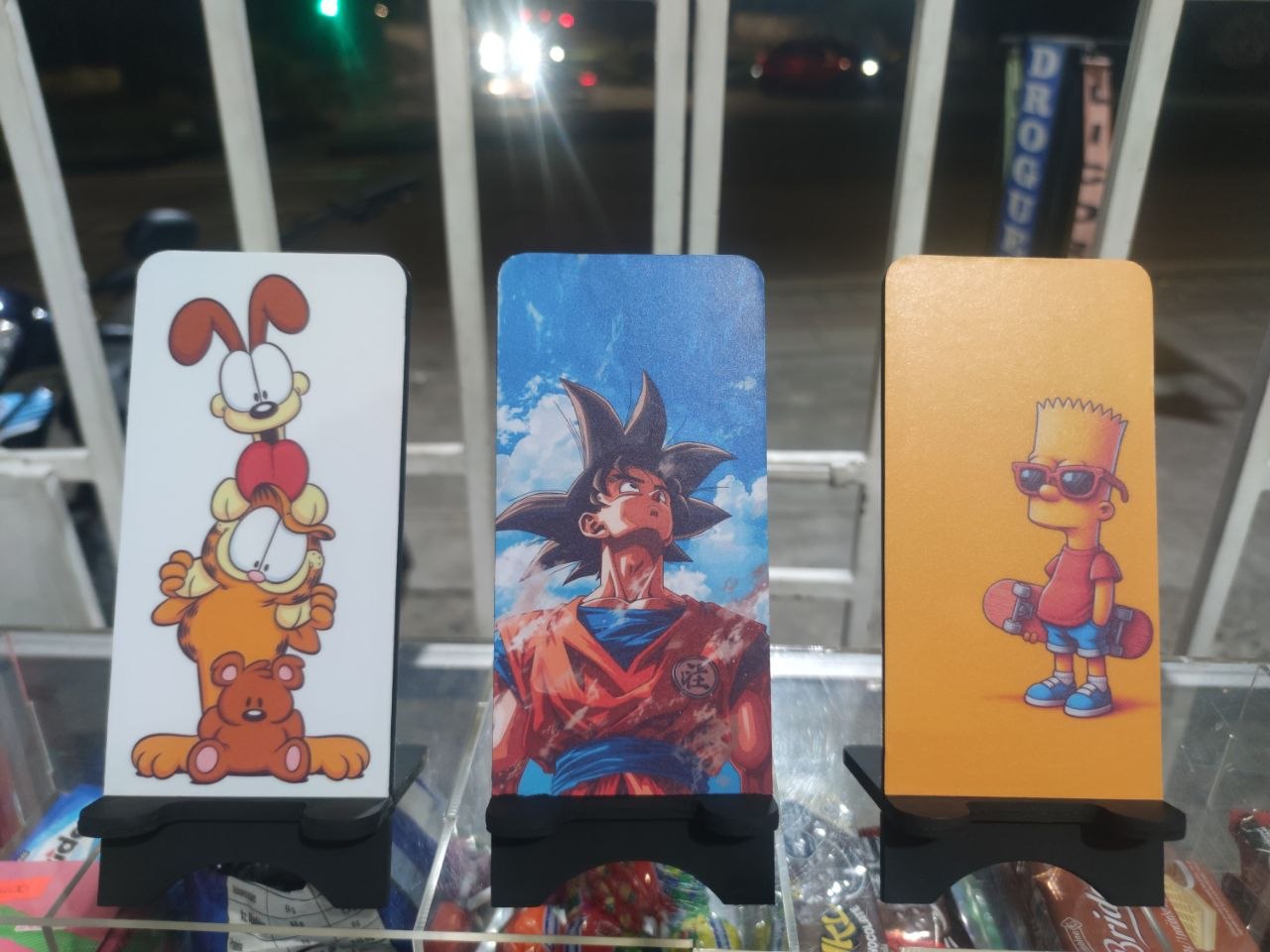 Portacelular Garfield Odie Osito, Goku primer plano, Bart Simpson skate