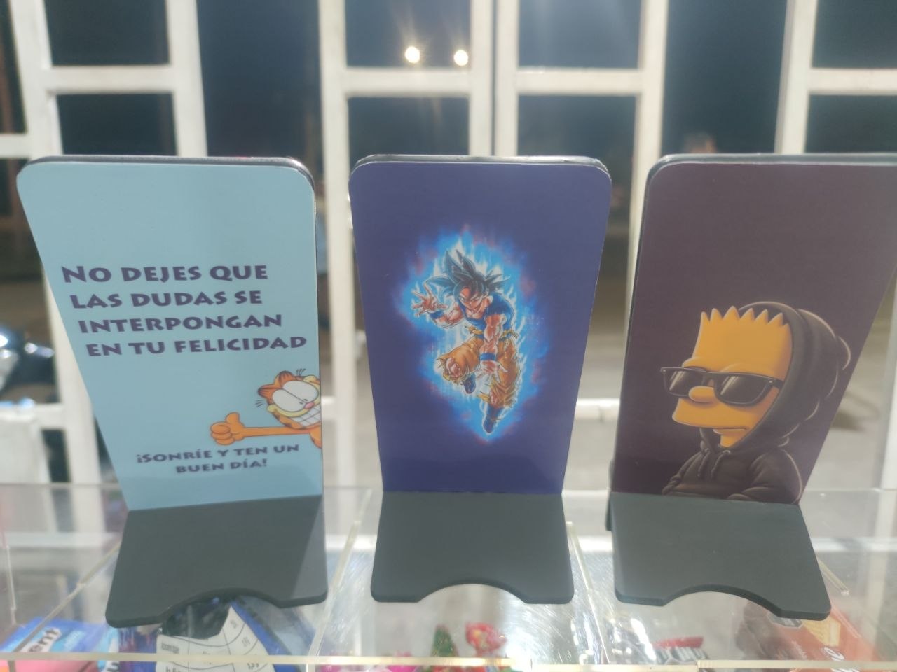 Portacelular Garfield motivacional, Goku Ultra Instinto, Bart capucha