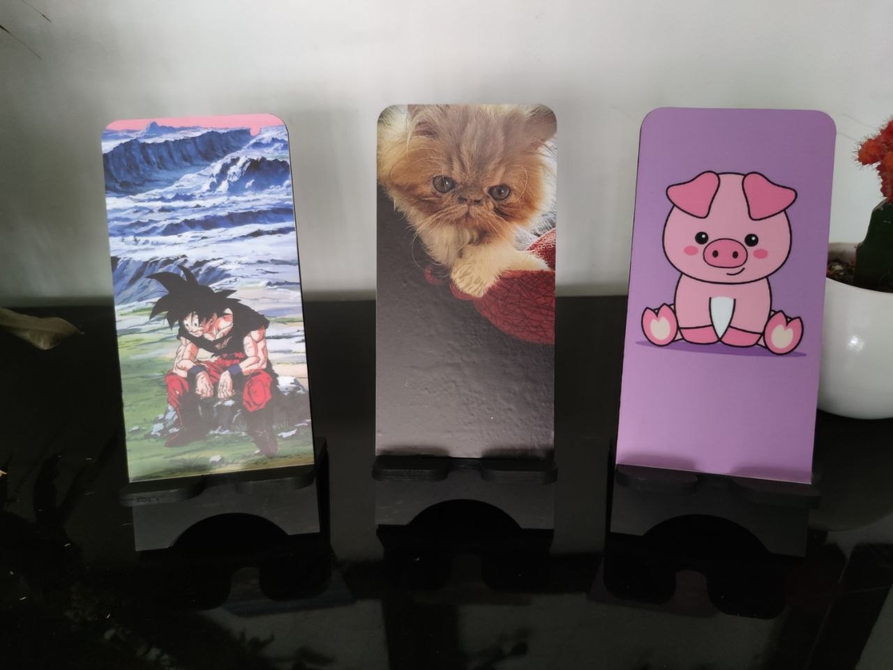 Portacelulares Goku, gato y cerdito