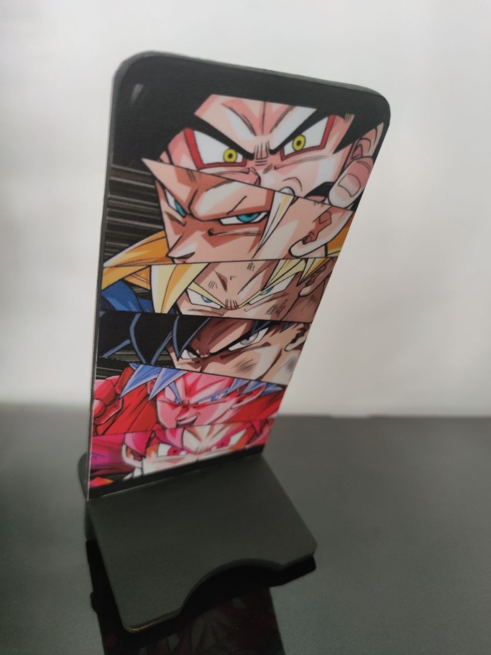 Portacelular Goku transformaciones