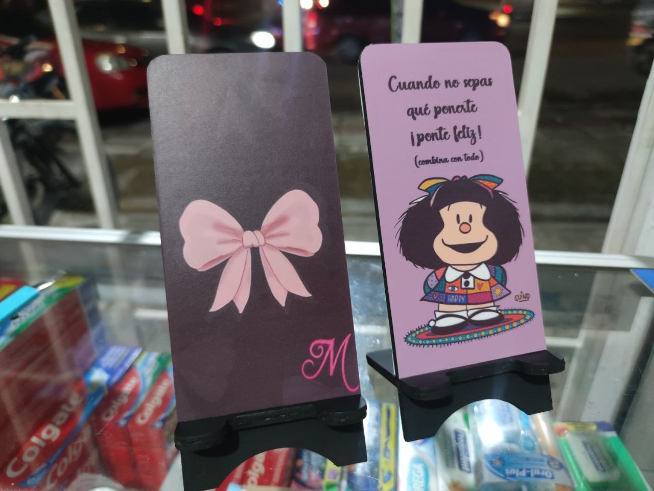 Portacelular Lazo rosado M y Mafalda ponte feliz
