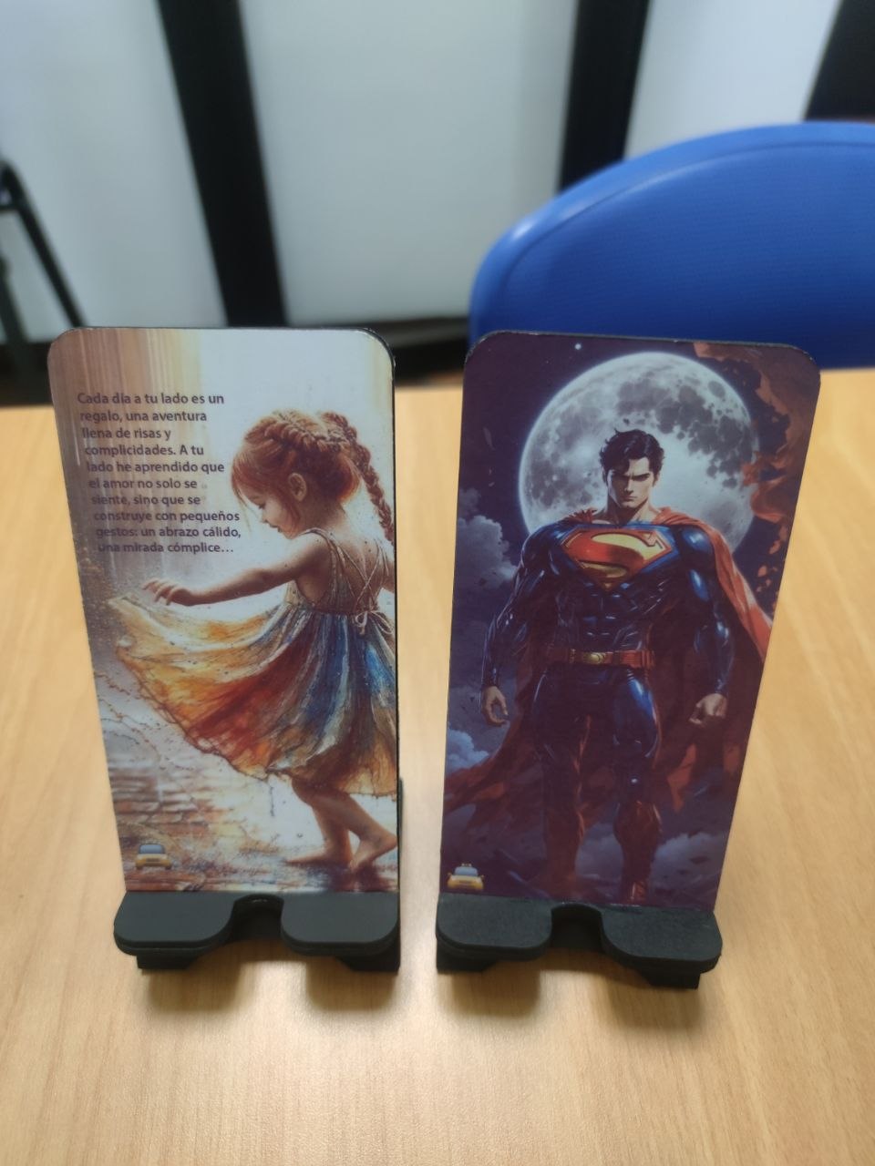 Portacelulares niña romántica y Superman
