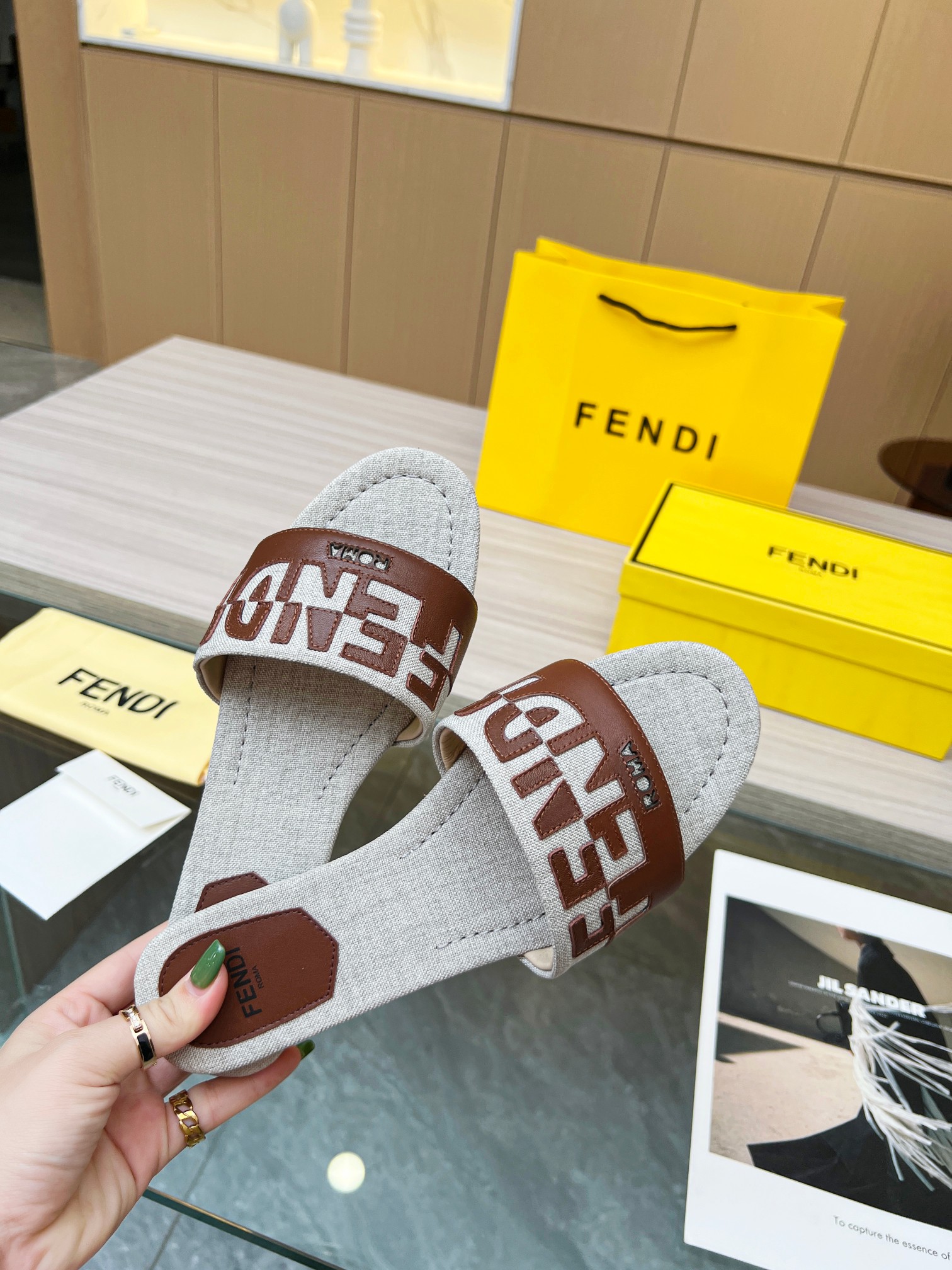 Fendi Simple Elegant Leather Slides