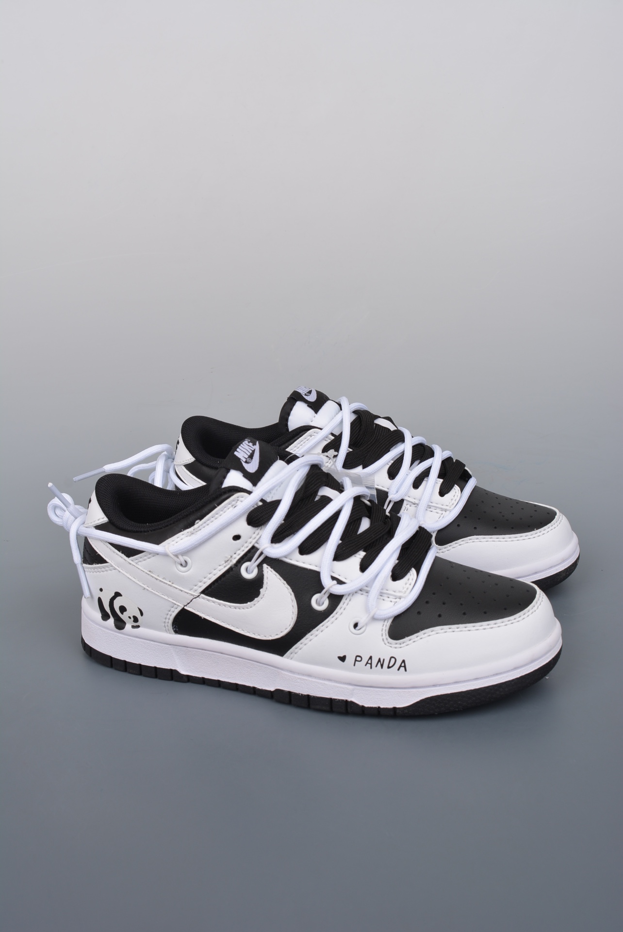 Nike SB Dunk Low Panda