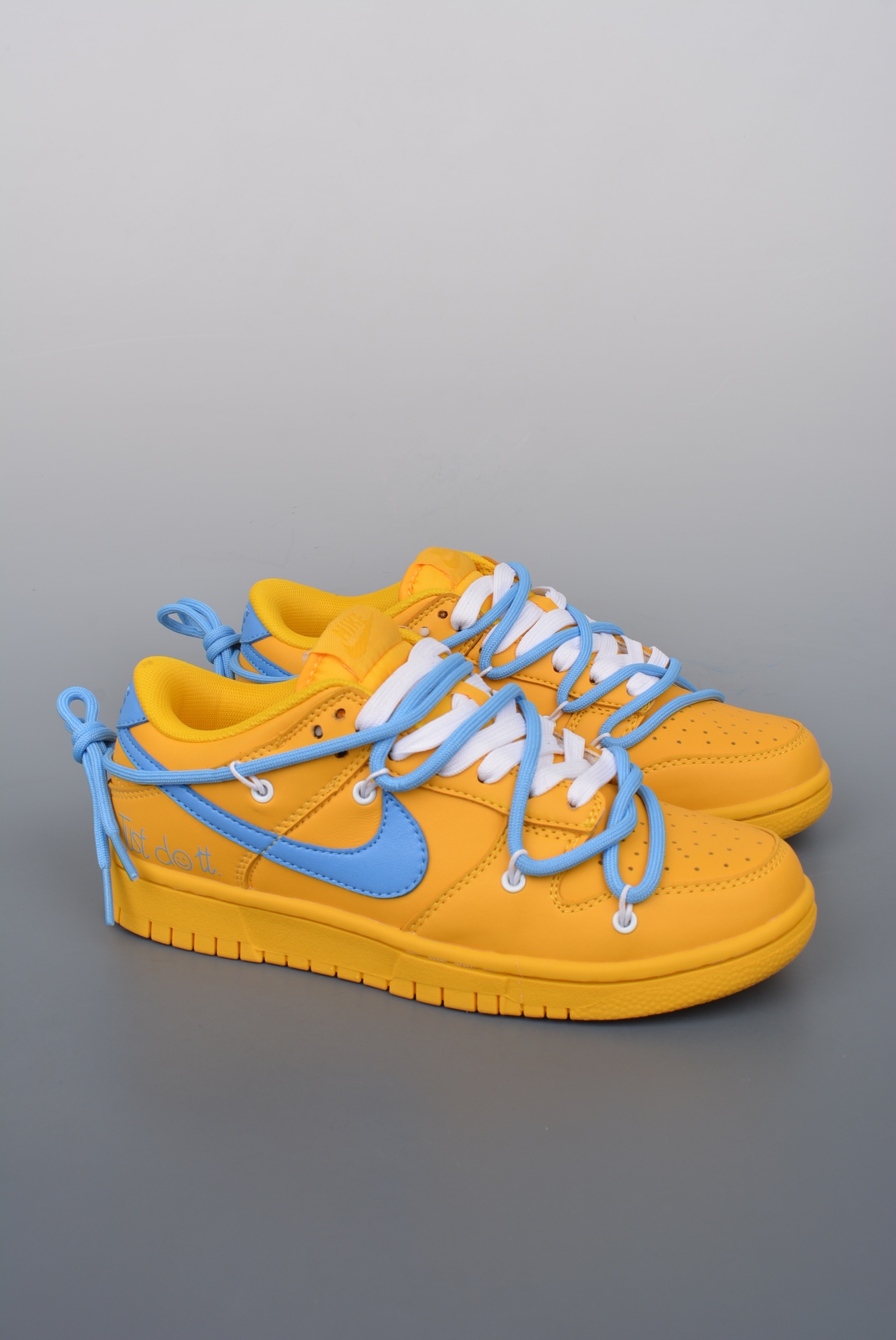 Nike SB Dunk Low Dancing Bear