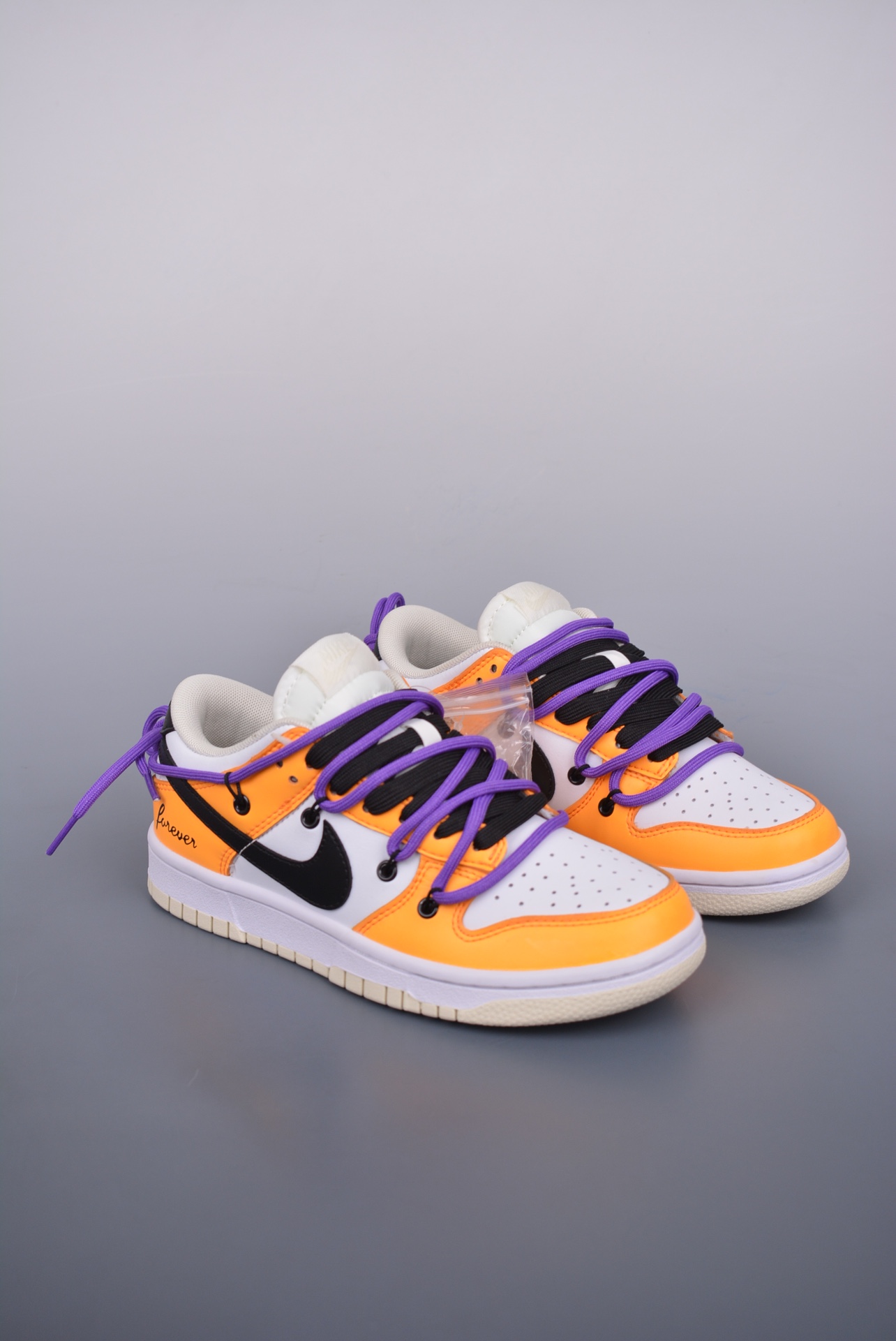 Nike SB Dunk Low Lakers Purple Gold