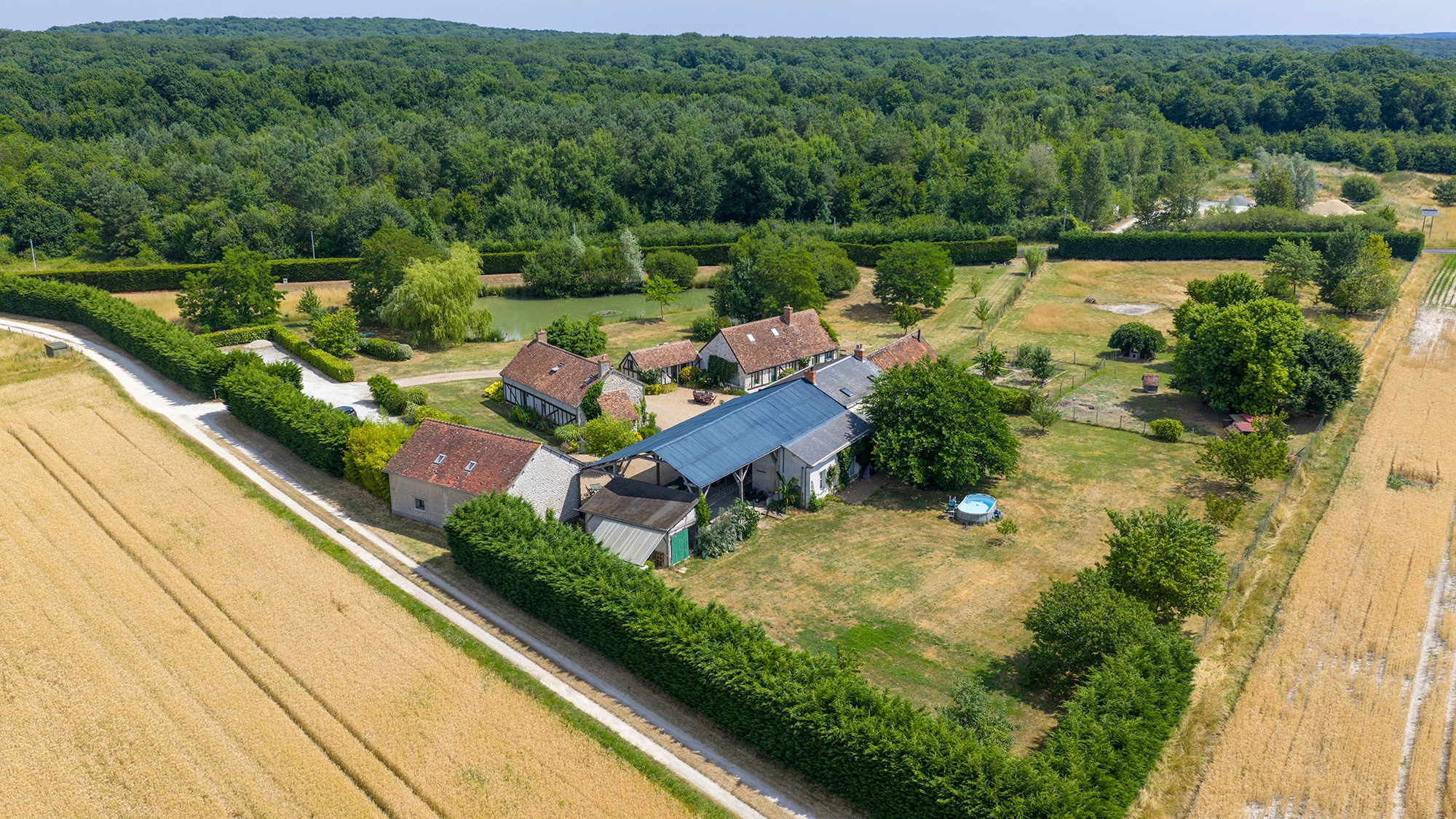 Vue aérienne d'un bien immobilier à Blois filmée par drone