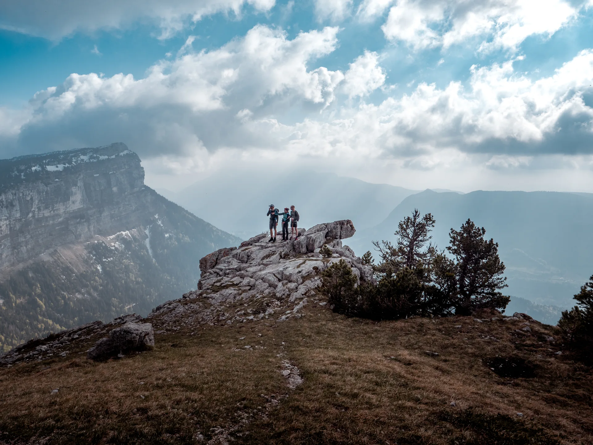 Guided Hikes — guided summer activity in Gstaad and Rougemont