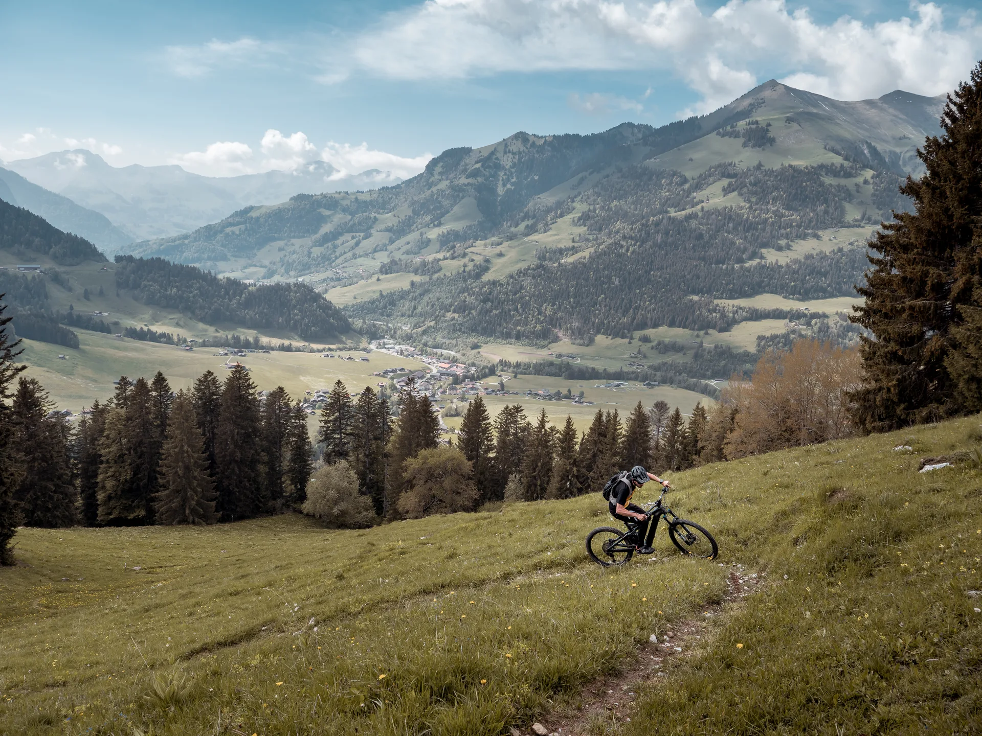 Mountain Biking & E-Biking — photograph 3