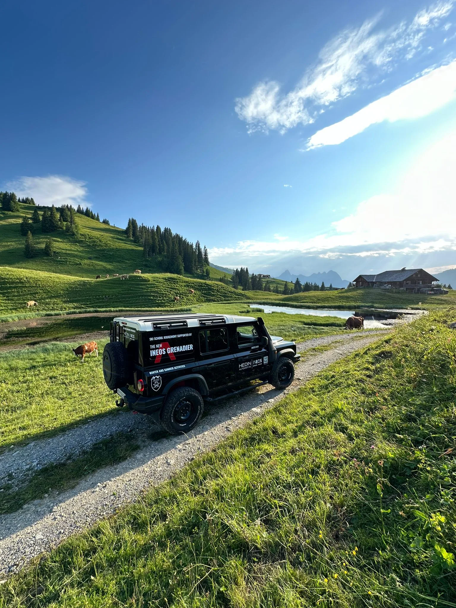 On-Road Jeep Panorama Tour — photograph 1