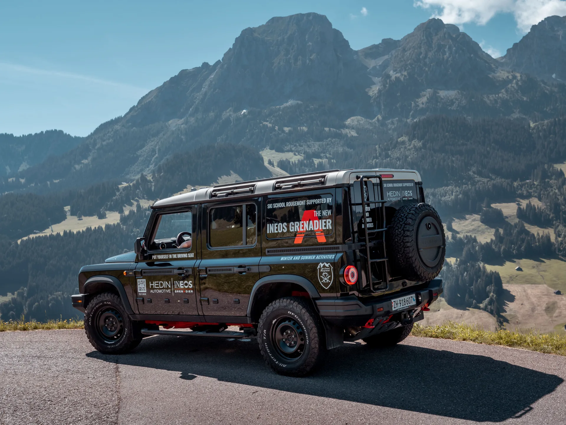 On-Road Jeep Panorama Tour — guided summer activity in Gstaad and Rougemont
