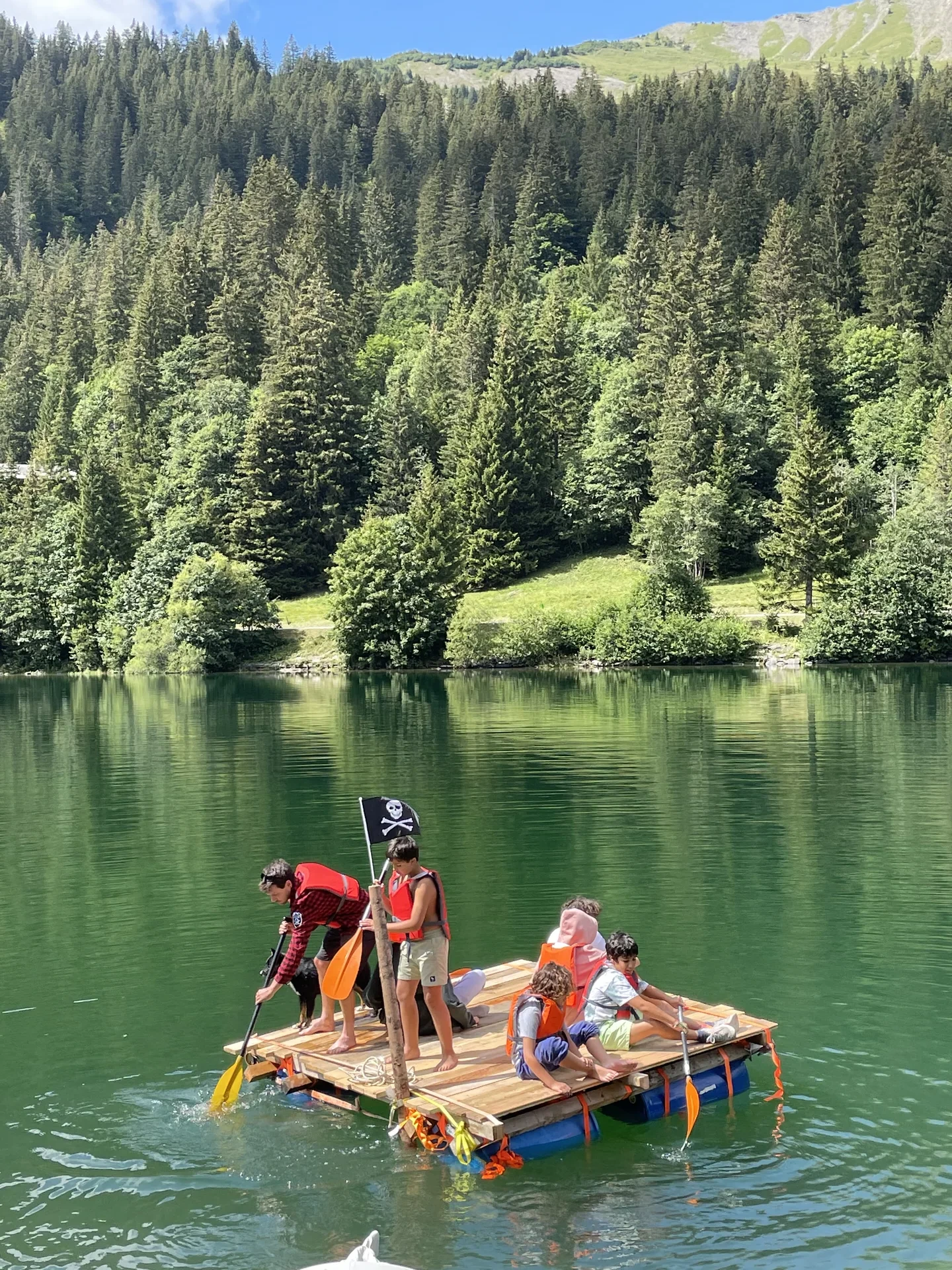 Raft Building — guided summer activity in Gstaad and Rougemont