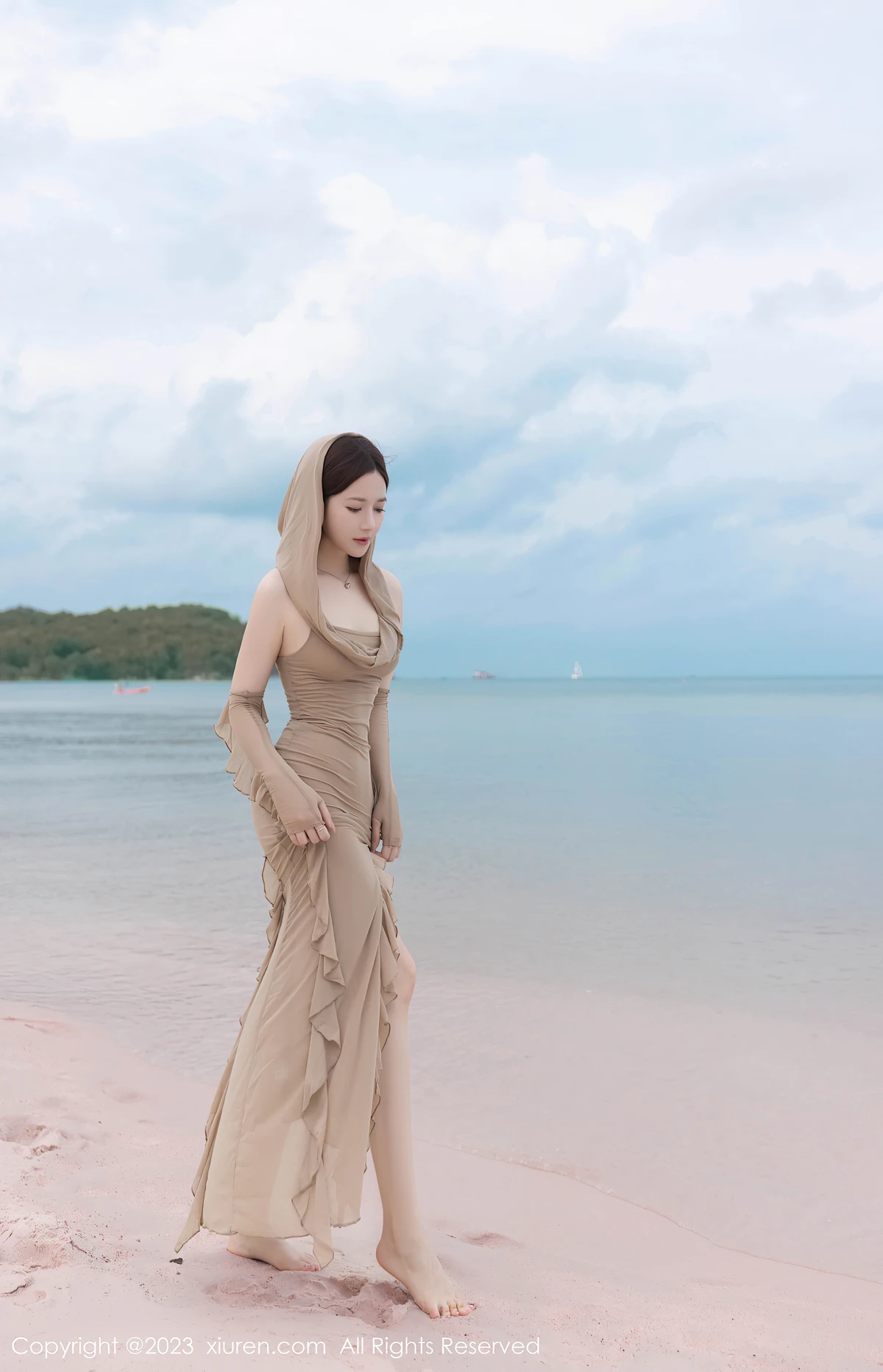 XiuRen No.7288鱼子酱Fish：沙滩咖啡裙里的松弛感，舞蹈主播都爱拿它当封面！ - 1