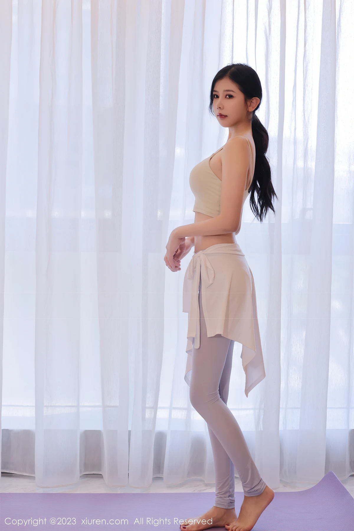 No.7294尹甜甜写真 瑜伽馆+浅色瑜伽服+白丝,解锁你的身体发光时刻 - 3