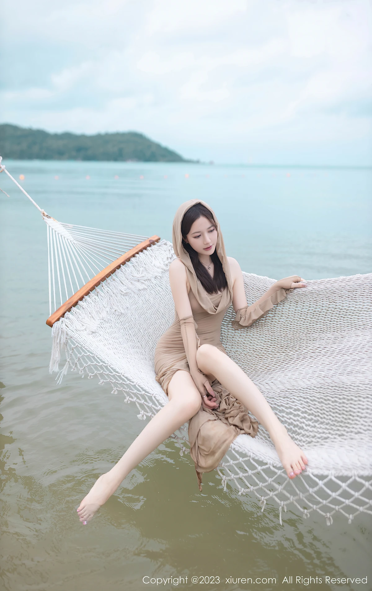 XiuRen No.7288鱼子酱Fish：沙滩咖啡裙里的松弛感，舞蹈主播都爱拿它当封面！ - 4