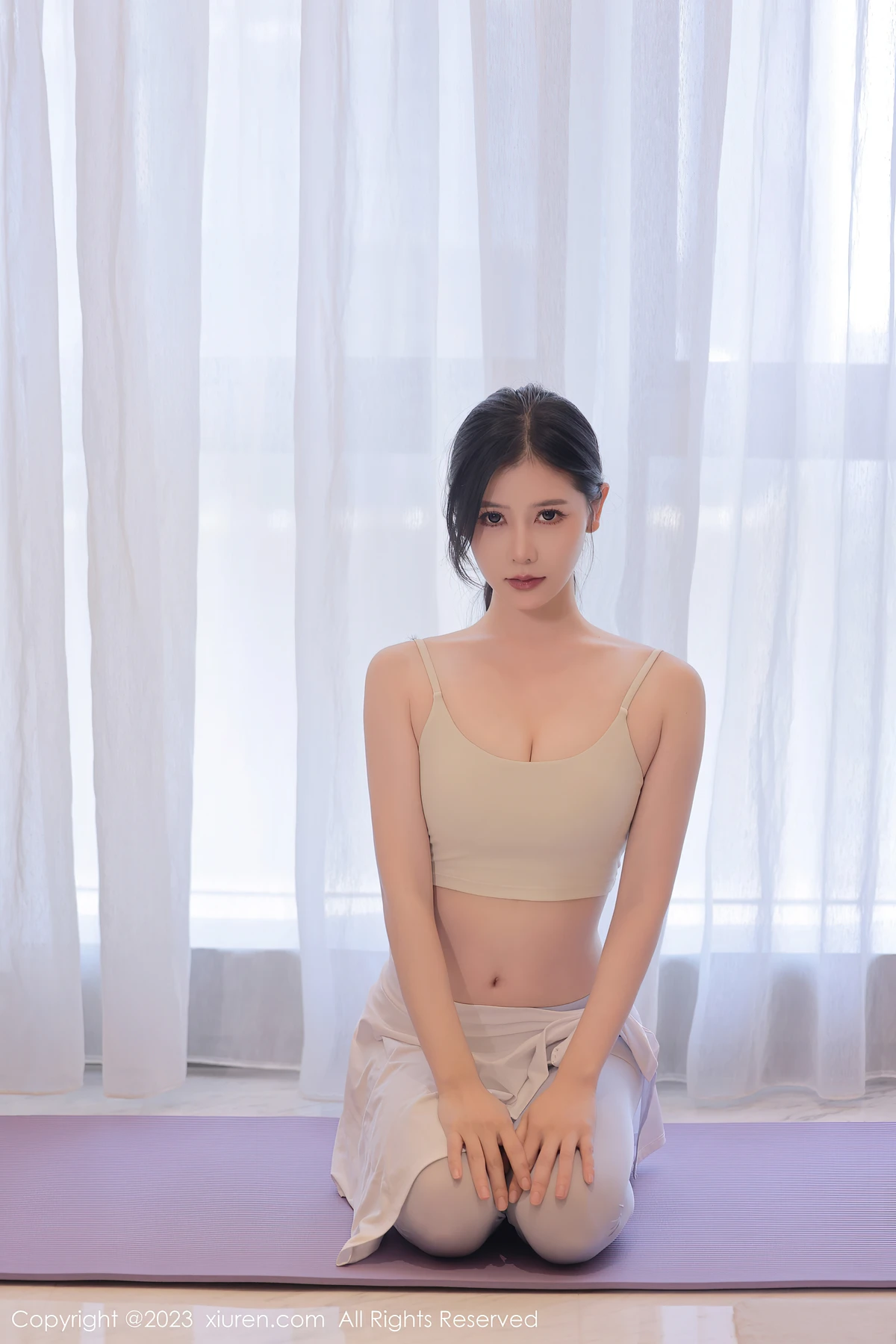 No.7294尹甜甜写真 瑜伽馆+浅色瑜伽服+白丝,解锁你的身体发光时刻 - 4