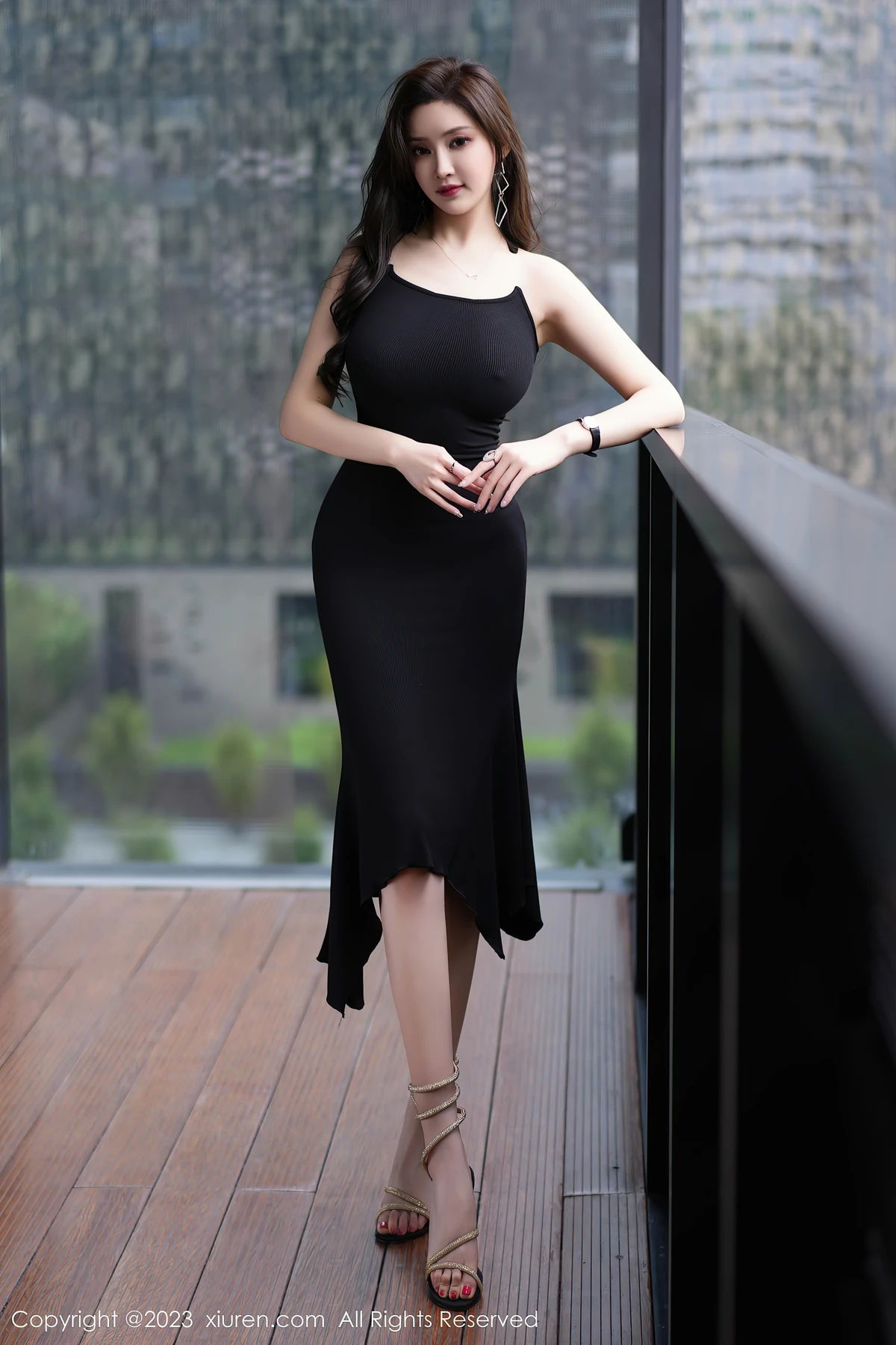 XiuRen秀人网No.7367 Carol周妍希：黑吊带长裙藏不住的御姐诱惑，72P全是心动暴击！ - 2