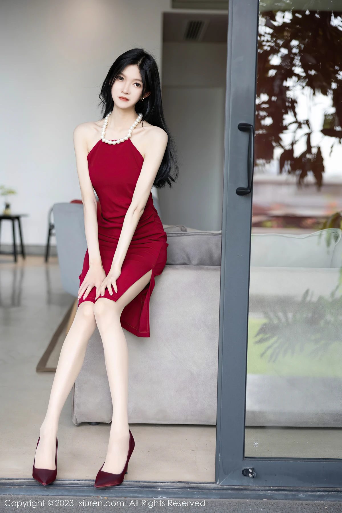 XiuRen No.7352 程程程-安吉旅拍：红裙蕾丝+黑丝勾勒90 50 90曲线，解锁你的魅力高光 - 2