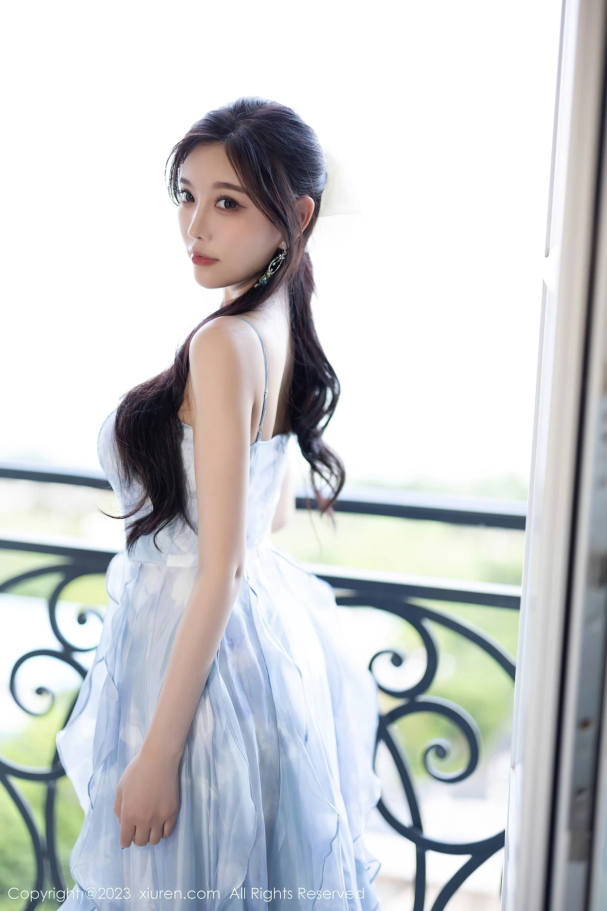 XiuRen No.7382 杨晨晨Yome：低胸裙叠超薄丝滑的致命诱惑，121P解锁你的自信高光时刻 - 2