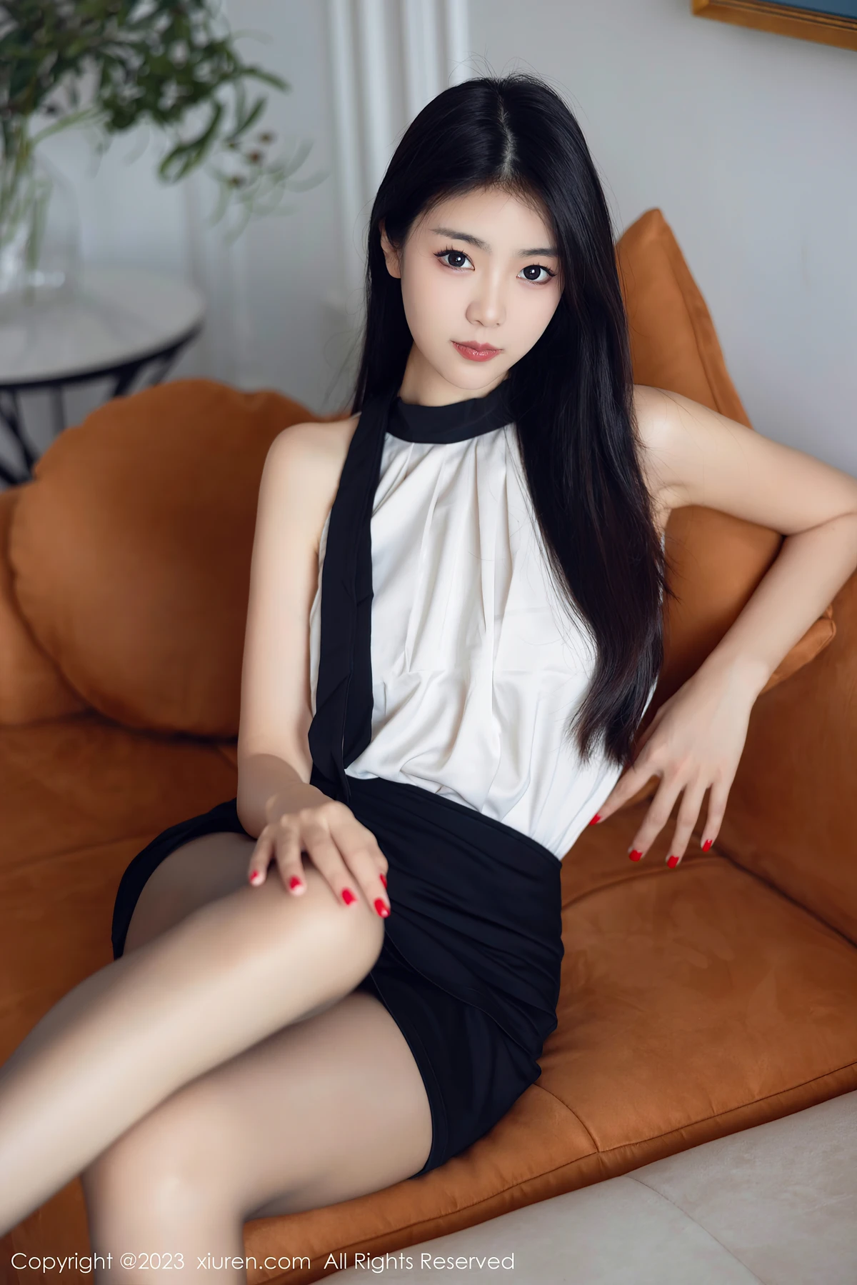 XiuRen No.7342 可樂Vicky：田径女神的黑白魅惑，81P写真解锁你的魅力密码 - 2